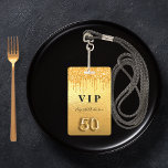Goldene Glitzer-Tropfen zum 50. Geburtstag Ausweis<br><div class="desc">Ein modernes, stilvolles und glamouröses Abzeichen für eine 50. Geburtstagsfeier. Ein wackeliger goldener Hintergrund mit Imitat Glitzer Tropfen, Farbe tropfend aussehen. Der Name ist mit einem modernen handgeschriebenen Stilskript geschrieben. Mit dem Text: VIP Nummer 50 ist geschrieben mit einem ballon Stil Schriftart, Skript. Zurück: Datum des Party und der Veranstaltungsadresse....</div>