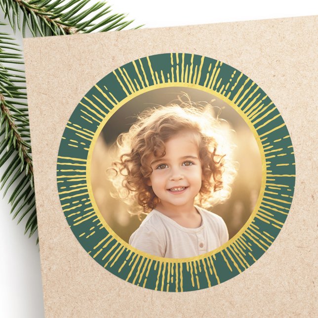 Goldene Gradienten Sonnenaufgang Foto Weihnachtsgr Runder Aufkleber (Golden gradient sunburst photo Christmas green Classic Round Sticker)