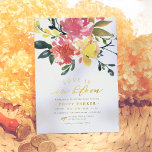 Goldene Liebe im blühenden Frühlingsblumen-Brautpa Folieneinladung<br><div class="desc">Liebe ist in Blüte! Braun-Duscheinladungen in gebranntem Zustand. Eine einfache und moderne Brautdusche mit handgemalten Aquarellbouquets, Schriftzeichen und eleganter Typografie. Auf der Vorderseite der Karte befindet sich ein Blumenstrauß. Es gibt Rose, Pfannkuchen und Cornelia-Blume, eingebettet in Eukalyptusgrün und anderen botanischen Blätter. Die Frühlingsblumen sind fett und hell in Rosa, Rot...</div>