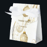Goldene Ornamente Weihnachten Geschenkschachtel<br><div class="desc">Goldene Ornament Weihnachtsfeier Elegante Gefallen Schachtel. Einzigartiges,  schönes,  stilvolles Design. Leicht personalisiert zu sein. Schriftart Stil,  Größe und Farben können geändert werden. Matching-Elemente verfügbar.</div>
