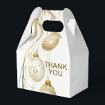 Goldene Ornamente Weihnachten Geschenkschachtel<br><div class="desc">Goldene Ornament Weihnachtsfeier Elegante Gefallen Schachtel. Einzigartiges,  schönes,  stilvolles Design. Leicht personalisiert zu sein. Schriftart Stil,  Größe und Farben können geändert werden. Matching-Elemente verfügbar.</div>