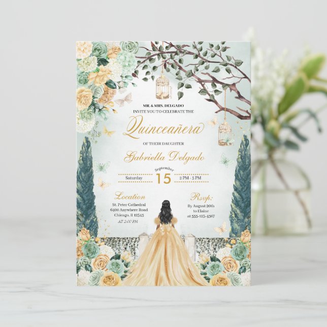 Goldene Prinzessin Verzauberter Garten Quinceanera Einladung (Stehend Vorderseite)