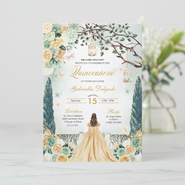 Goldene Prinzessin Verzauberter Garten Quinceanera Einladung (Stehend Vorderseite)