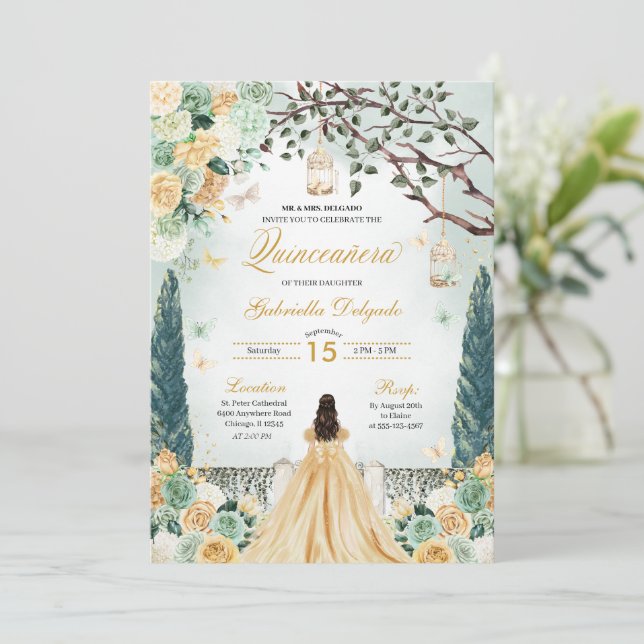 Goldene Prinzessin Verzauberter Garten Quinceanera Einladung (Stehend Vorderseite)