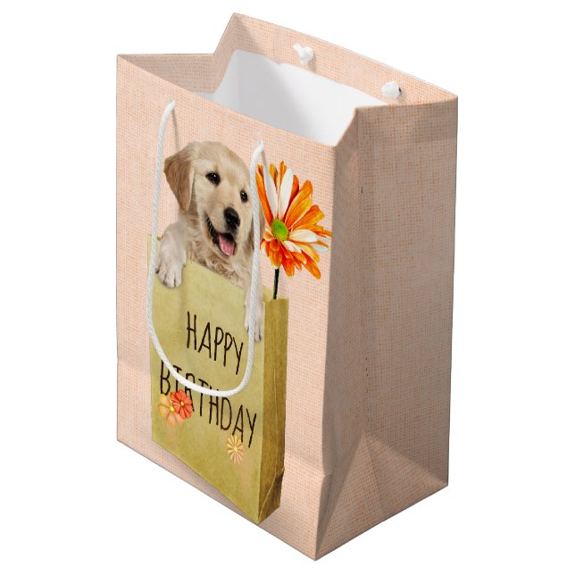 Goldene Retriever am Geburtstag in Papiertüte Mittlere Geschenktüte (Vorderseite Schrägansicht)