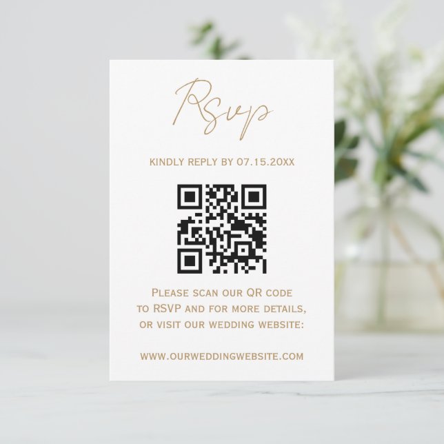 Goldene romantische Kalligrafie Hochzeits-QR-Code- RSVP Karte (Stehend Vorderseite)