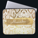 Goldene Schlangenhaut mit Gold-Glitzer Laptopschutzhülle<br><div class="desc">Gold und White Zebra Schlange Skin mit Gold Glitzer Monogram Name Case. Dieser Fall kann auf Ihren Vornamen angepasst werden.</div>
