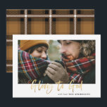 Goldene Schrift zum guten Senf-Tartan-Foto Feiertagskarte<br><div class="desc">Gold Effekt Stilvolle Drehbuch frohe Weihnachten mit der Koordinierung Senf Karo Tartan Backer Design. Platz für ein Single Foto Design.</div>