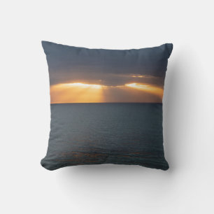 Goldene Sonnenuntergänge über dem Ozean mit Reflex Kissen