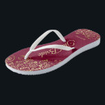 Goldene Spitze auf Burgunder Maroon Die Braut Hoch Flip Flops<br><div class="desc">Tanzen Sie die Nacht mit diesen schönen Hochzeitsflip-Flops. Sie sind für die Braut konzipiert und zeichnen sich durch ein schlichtes und elegantes Design aus, das mit goldfarbenen Schriftzeichen auf bordeauxrotem, weinrotem Hintergrund und extravaganten goldenen Spitzen-Gürteln und Wirbel besticht. Eine schöne Art, extravagant und angemessen bleibe, während Sie Ihren Füßen eine...</div>