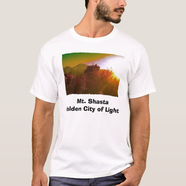 Goldene Stadt Mt. Shasta des Lichtes T-Shirt (Vorderseite)