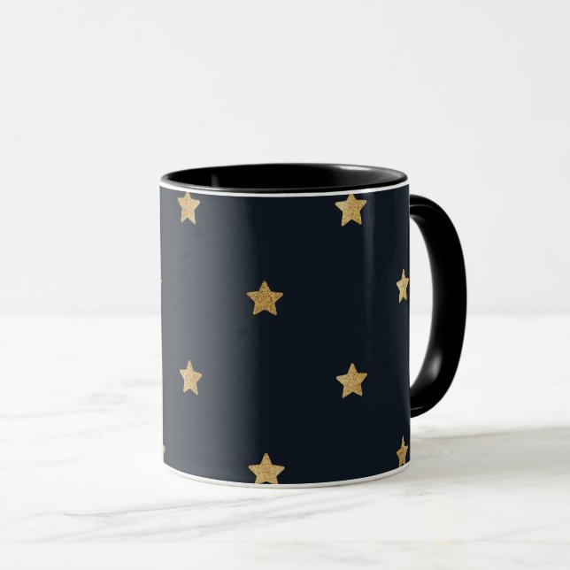 Goldene Sterne auf Mitternachtsschwarz Tasse (VorderseiteRechts)