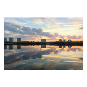 Goldene Stille — Urbane Reflexion Fotodruck