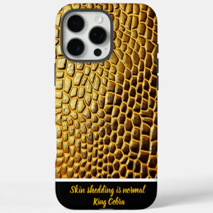 Goldene Waagen einer Schlange glitzern im Licht iPhone 16 Pro Max Hülle