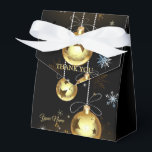 Goldene Weihnachtsschmuck Shiny Stars Schwarz Geschenkschachtel<br><div class="desc">Weihnachten Golden Ornaments Shiny Stars Black Gefälligkeitsboxen. Einzigartiges,  schönes,  stilvolles Design. Leicht personalisiert zu sein. Schriftart Stil,  Größe und Farben können geändert werden. Matching-Elemente verfügbar.</div>