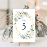 Goldene weiße Blüte der Hochzeitsfeier Tischnummer<br><div class="desc">Ein schönes,  goldfarbenes und grünes Design mit bemalten,  weißen Blume. Der Text und die Farben auf dieser Karte können personalisiert sein.</div>