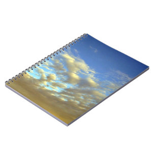 Goldene Wolken-Schicht und blauer Himmel Notizblock