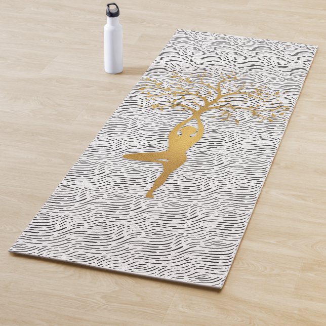 Goldene Yoga-Pose Silhouette mit Baum Yogamatte (Beispiel)