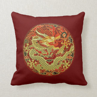 Goldener asiatischer Drache gestickt auf Kissen