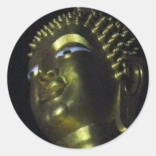 Goldener Buddha in der Nacht Runder Aufkleber
