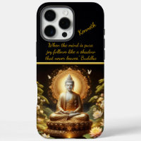 Goldener Buddha in ruhiger Natur