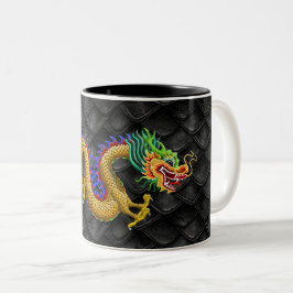 Goldener Drache auf dunklen Skalen Zweifarbige Tasse