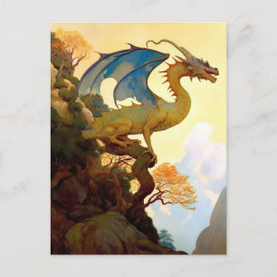 Goldener Drache auf einer Klippe Postkarte