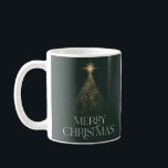Goldener Glitzer strahlt grün modernes WeihnachtsF Kaffeetasse<br><div class="desc">Goldener Glitzer funkelnagelgrün Moderne Typografie 1 Foto Weihnachtsgeschenk Tasse</div>