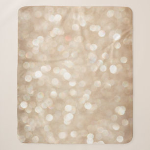 Goldener Glitzer, verschwommenes Weihnachtsgebäck. Sherpadecke