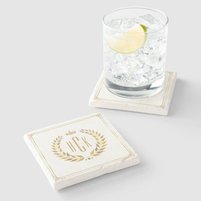 Goldener Lorbeerkranz mit individuellem Monogramm Steinuntersetzer (Seitenansicht)