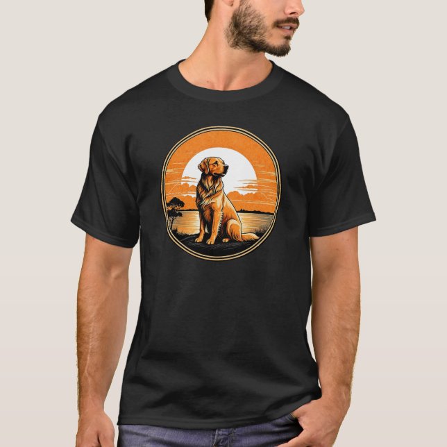 Goldener Retriever gegen Vintages Sonnenuntergang T-Shirt (Vorderseite)