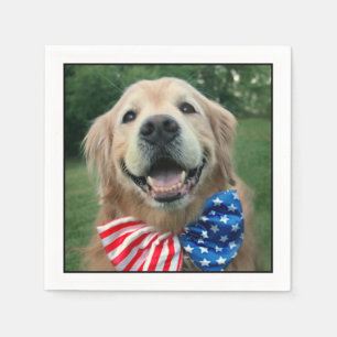 Goldener Retriever-Hund am Serviette