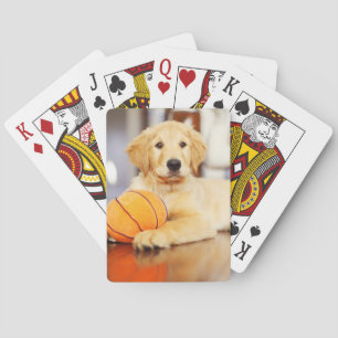 Goldener Retriever mit Basketballspielzeug Spielkarten