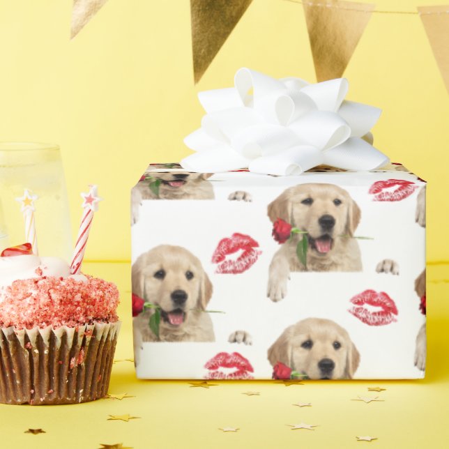 Goldener Retriever mit Rose und Küssen Geschenkpapier (Geburtstagsparty)