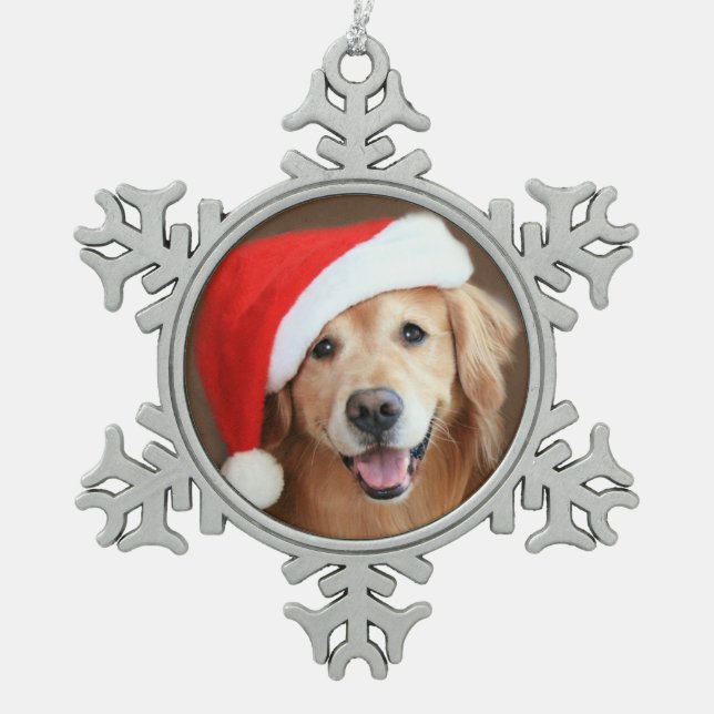 Goldener Retriever mit roter Weihnachtsmannmütze Schneeflocken Zinn-Ornament (Vorderseite)