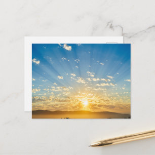 Goldener Sonnenaufgang über dem Horizont Postkarte