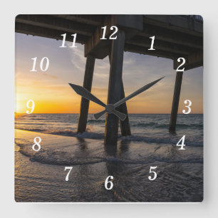 Goldener Sonnenaufgang unter der Pensacola Pier Wa Quadratische Wanduhr