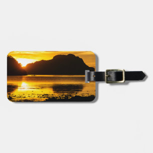 Goldener Sonnenuntergang über der Bucht Gepäckanhänger