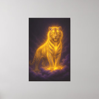 Goldener Strahlender Tiger auf Sturmwolken – Fanta Leinwanddruck
