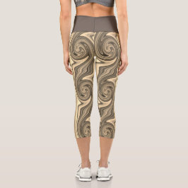 Goldener Swirl - Cooler, geschmolzener Goldeffekt  Capri Leggings