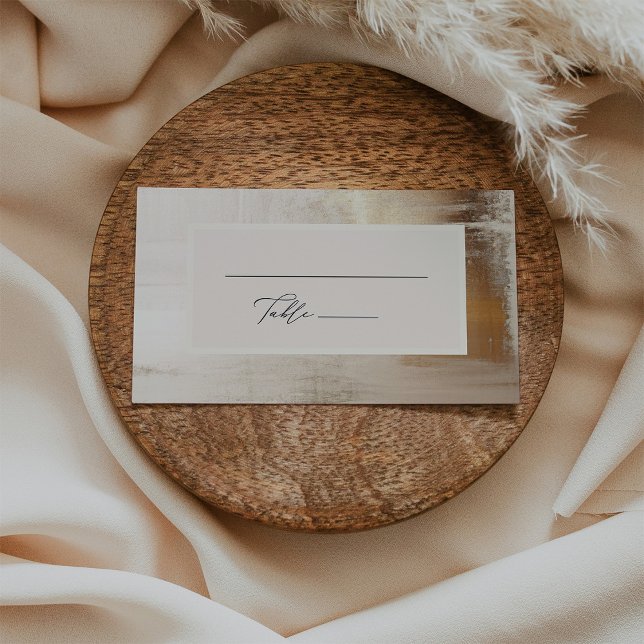 Goldenes Abstrakt | Eleganter Hochzeitsflat Platzkarte (An elegant, faux gold abstract look wedding table card with a neutral beige center and calligraphy)