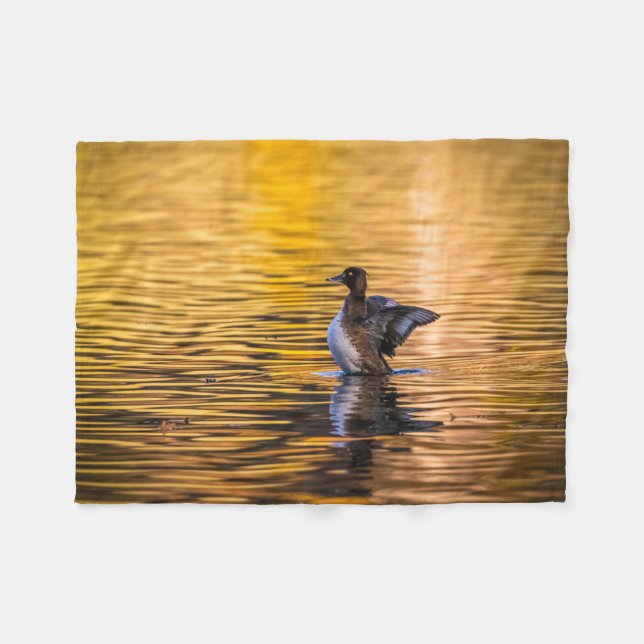 Goldenes Auge auf einem goldenen See Fleecedecke (Vorderseite (Horizontal))