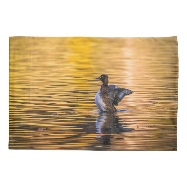 Goldenes Auge auf einem goldenen See Kissenbezug (Rückseite)