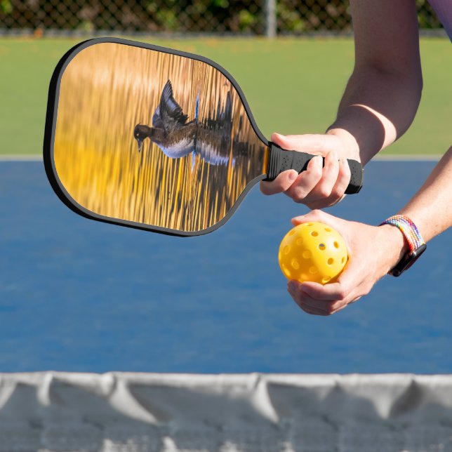 Goldenes Auge auf einem goldenen See Pickleball Schläger (InSitu)