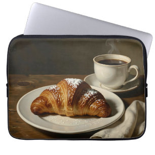Goldenes Croissant Kaffee Stilleben Laptopschutzhülle