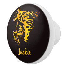 Goldenes Flammenpferd mit individuelle Name