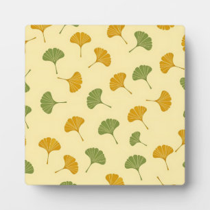 Goldenes Ginkgo-Biloba-Blatt-Muster Erdig Fotoplatte