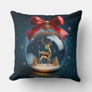 Goldenes Hirschornament in einer Weihnachtskugel Kissen