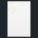 Goldenes Hochzeitstag im eleganten Herzen Briefpapier<br><div class="desc">Elegantes Design mit einem Herzanhänger und Wirbel in hellgoldener Farbe auf schwarzem Hintergrund. Vollständig anpassbar für Ihren eigenen besondere Anlass. sgb01</div>