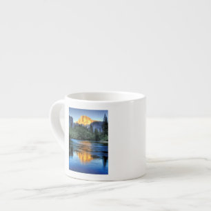 Goldenes Licht auf halber Haube Espressotasse